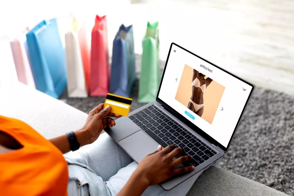 Another indicator of a fake shopping website is broken links, missing pages, or inconsistent information. Broken Links and Pages